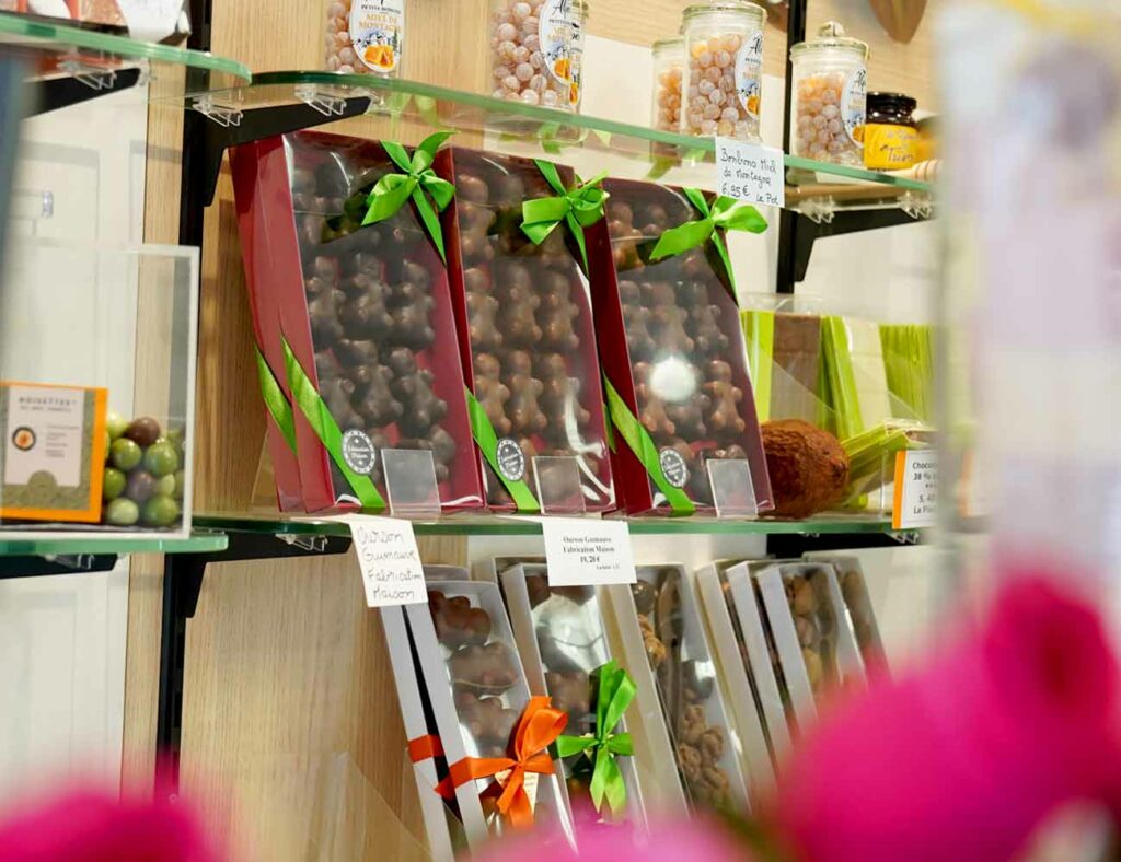 Sélection de biscuits artisanaux disponibles à la boutique Histoire 2 goûts